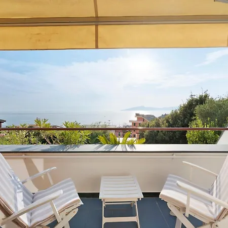 Terrace By The Sea Lejlighed